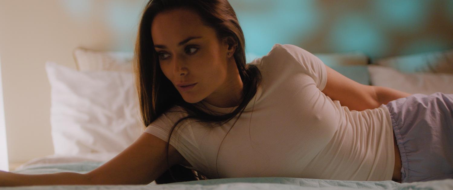 Кохання крізь екран смартфона. Дивіться трейлер "Бачу тебе" з Мішиною, Яровенком і Федінчиком